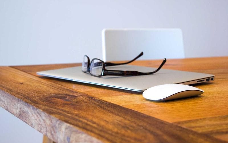 Tóm tắt: Learning to work with the black box: Pedagogy for a world with artificial intell